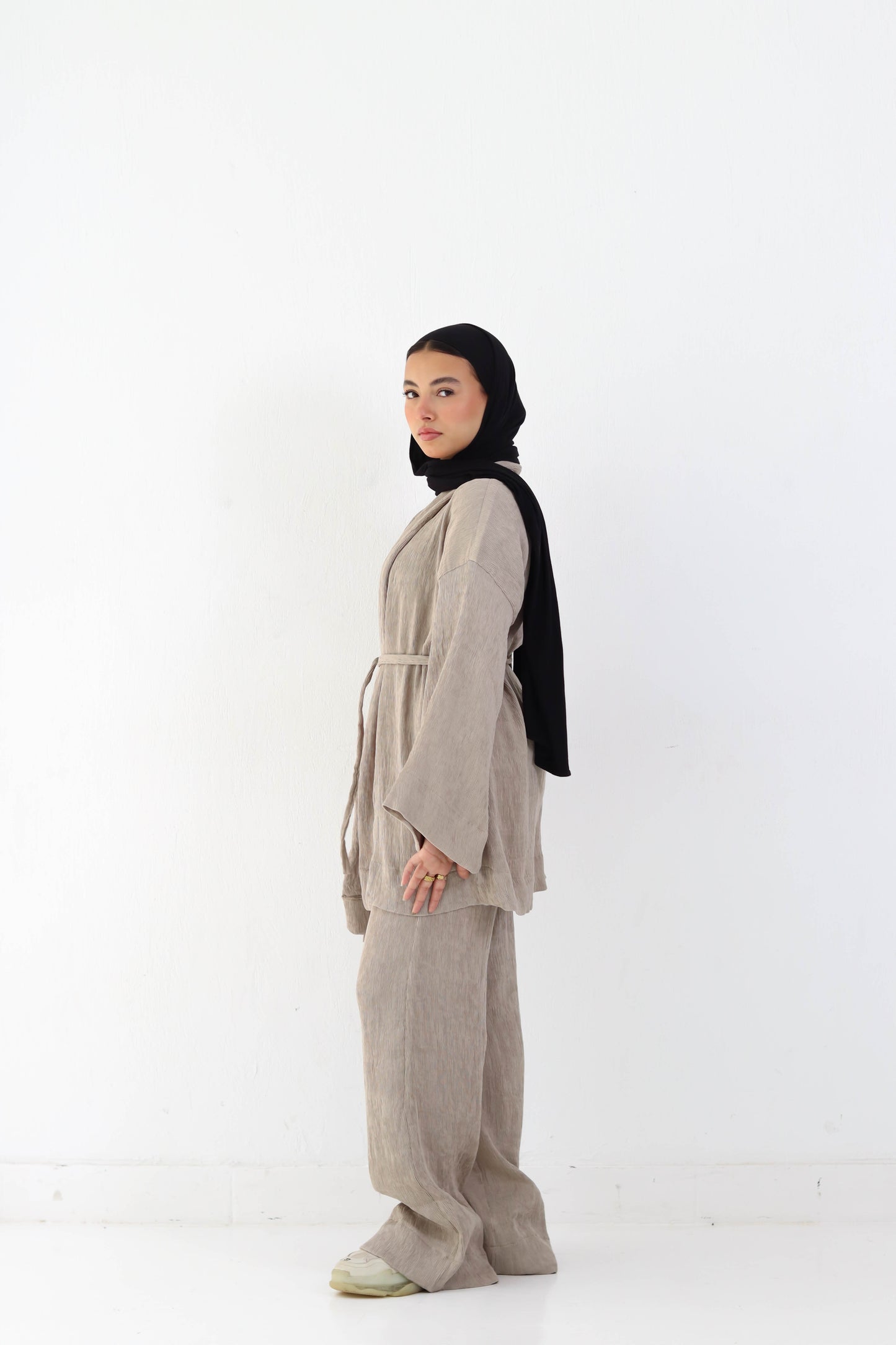 CAFE TARA SUIT